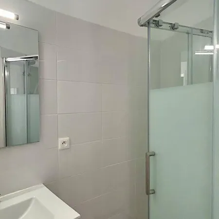 Maison Cosy A 100m De La Avec Terrasse Et Jardin - - Fr-1-529-284 Feriehus